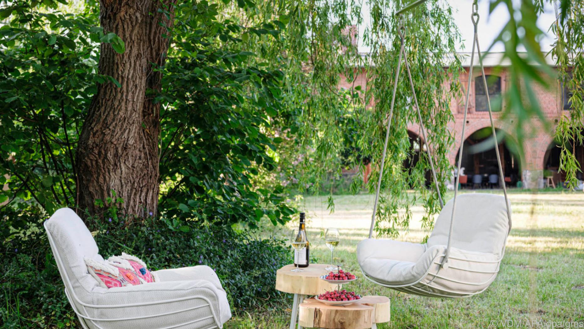 Schaukelnde Gartenmöbel sind im Trend