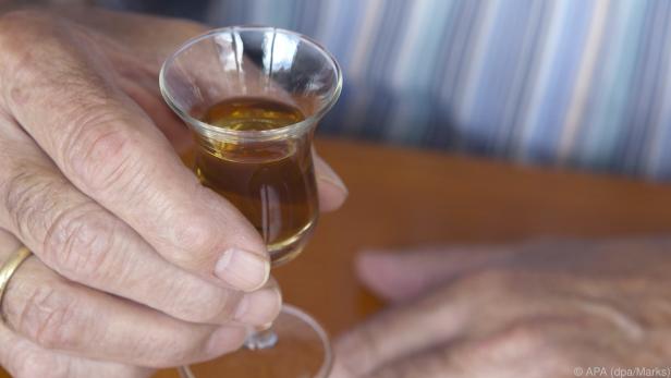 Schnaps hilft der Verdauung nicht auf die Sprünge Schnaps hilft der Verdauung nicht auf die Sprünge