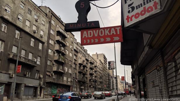 Willkommen Tristesse - Straße in Belgrad