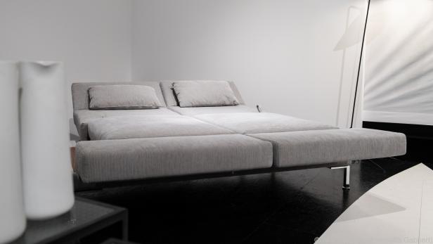 Das Sofa Fold lässt sich trotz minimalistischen Designs in ein Daybed verwandeln