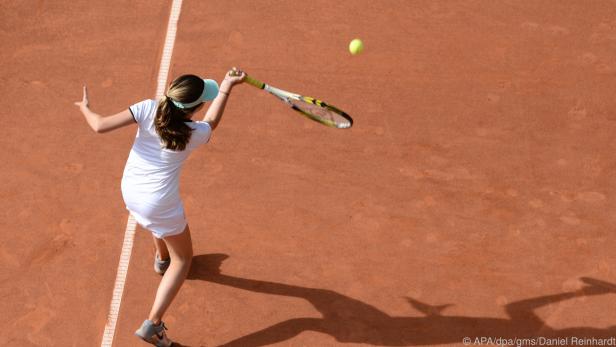 Schnelle Stoppbewegungen, starke Überstreckungen: Tennis ist nicht rückenfreundlich