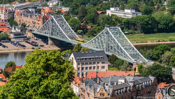 Die Loschwitzer Brücke in Dresden ist auch als "Blaues Wunder" bekannt