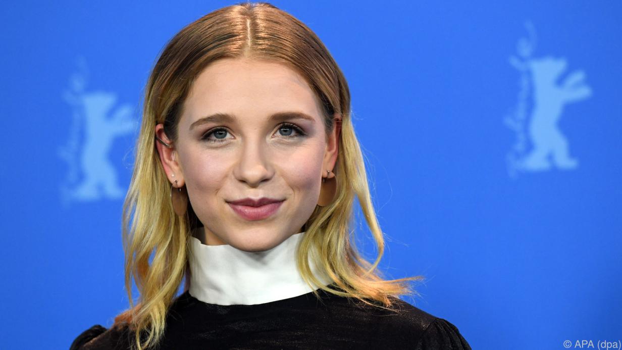 Lena Klenke findet bloßen Augenkontakt am Set 