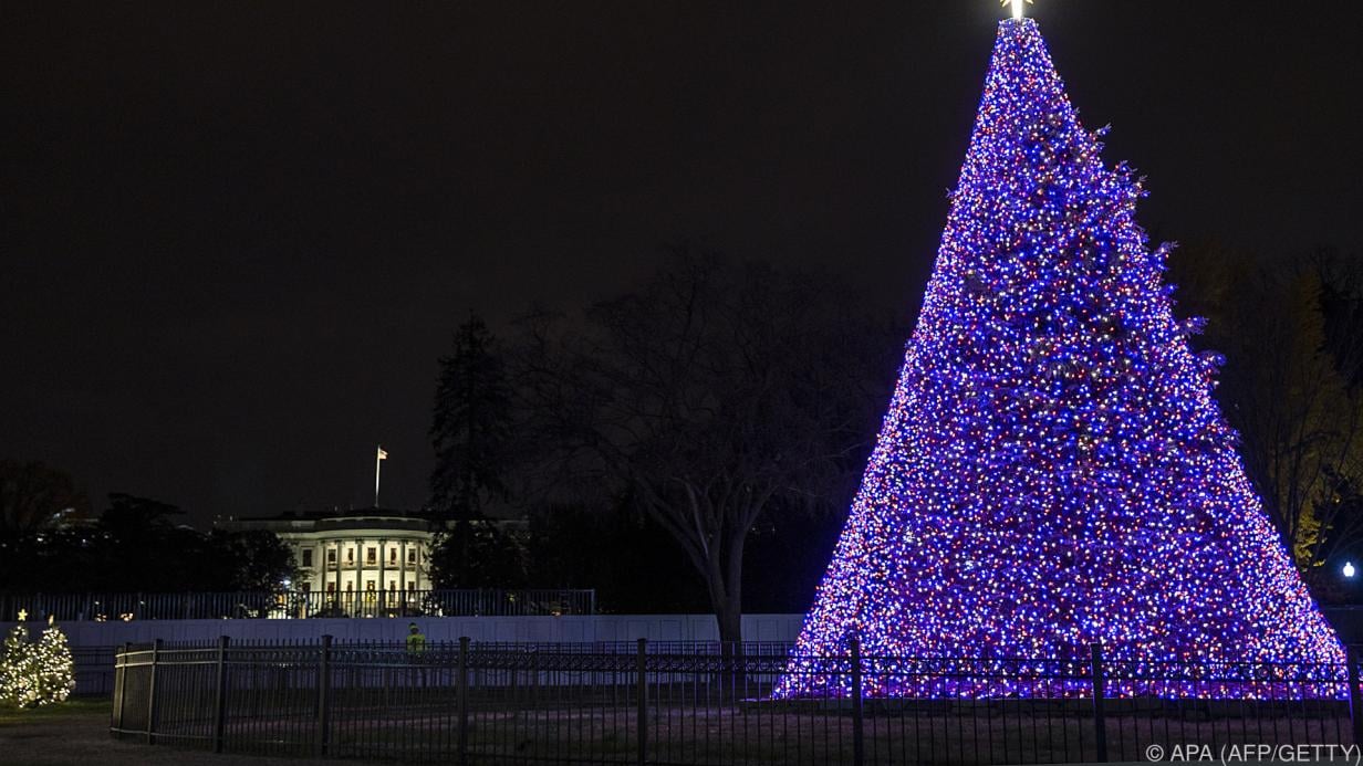 "Nationaler Weihnachtsbaum" beim Weißen Haus leuchtet