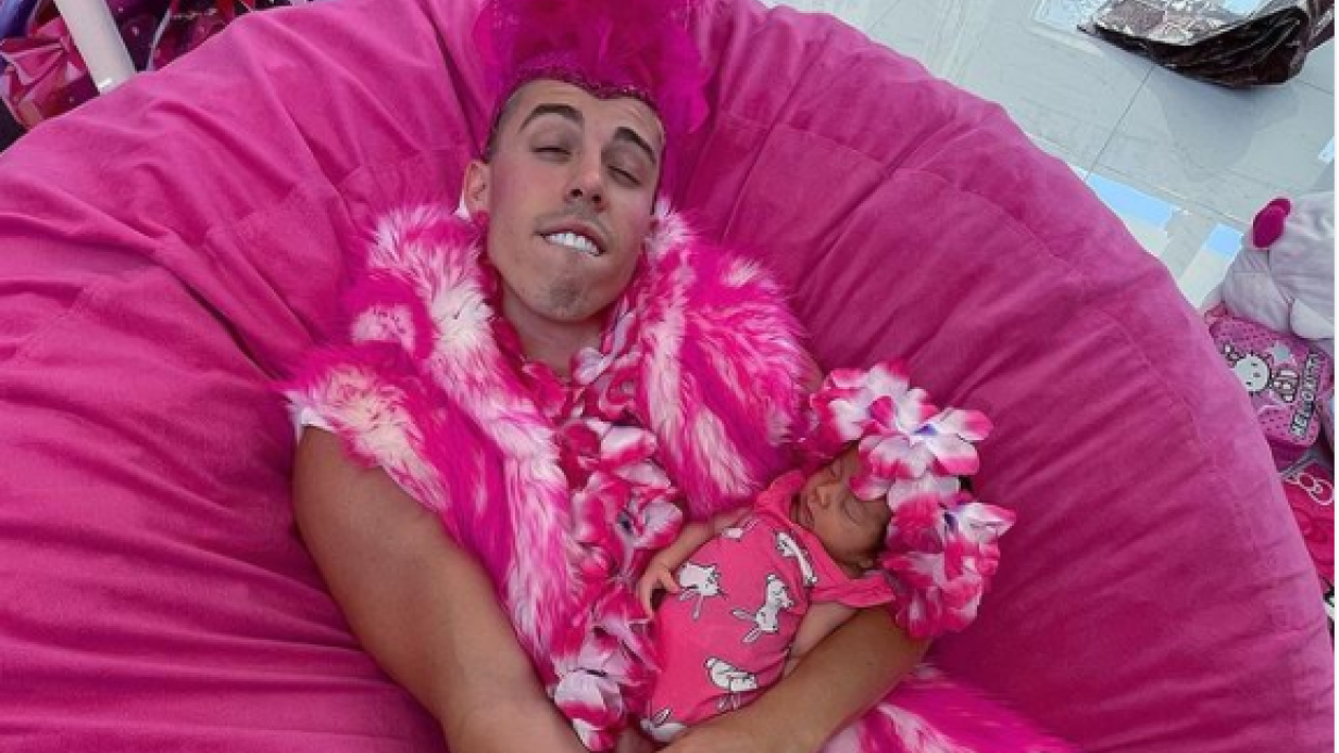 TikTokUserin behauptet, ihr Baby hätte ein TeslaUpdate gekauft