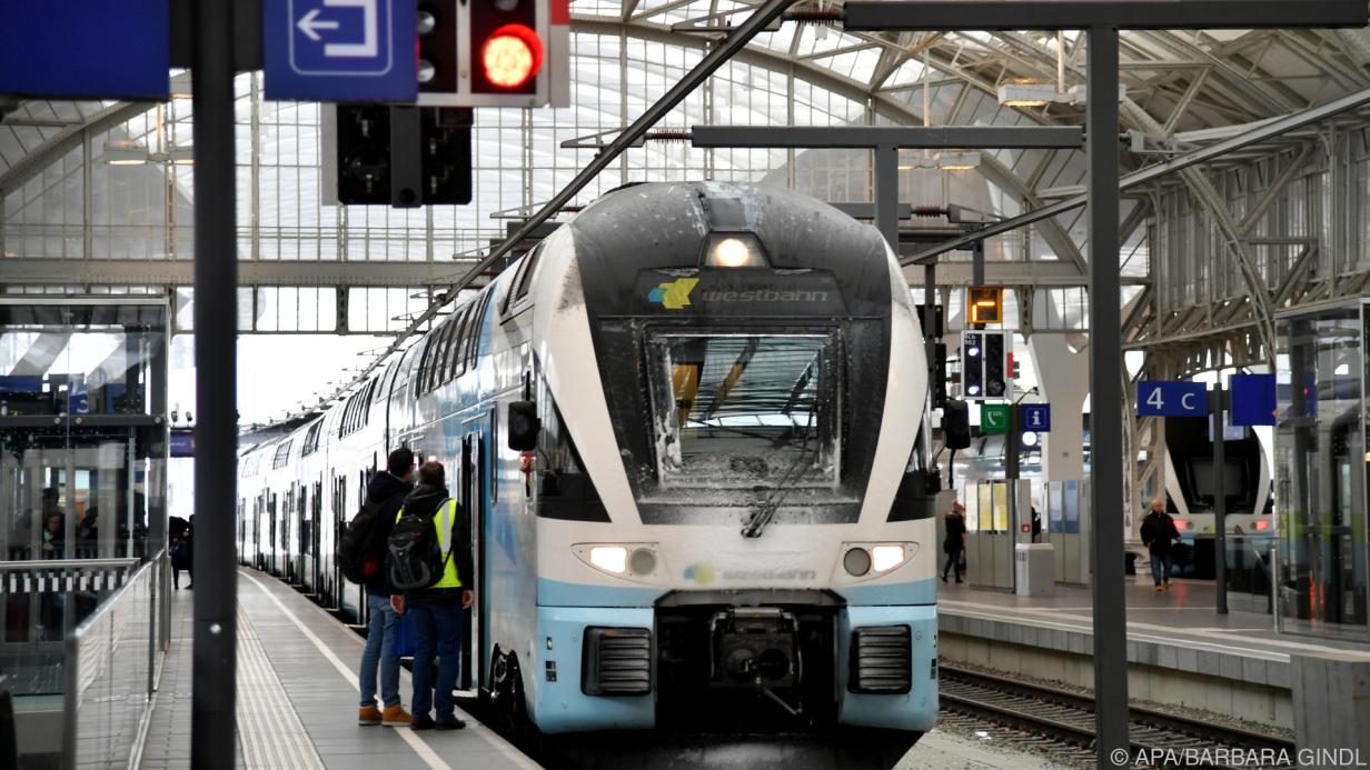 Öffentlicher Sex An Einer Bahnhofsstation Öffentlicher Sex An Einer Bahnhofsstation