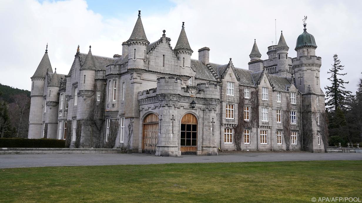 Balmoral Castle Queen begann Sommerurlaub in Schottland