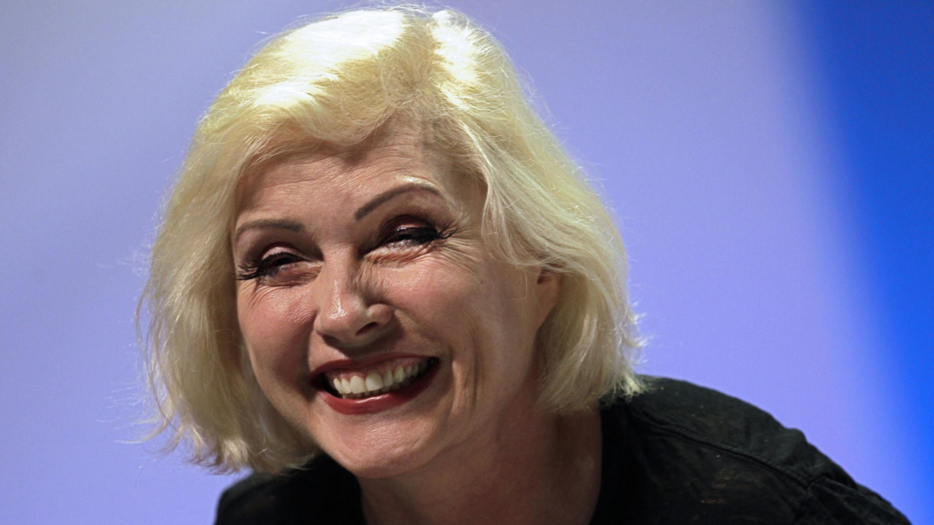 Blondie Debbie Harry erzählt in ihrer Biografie über ihr hartes Leben