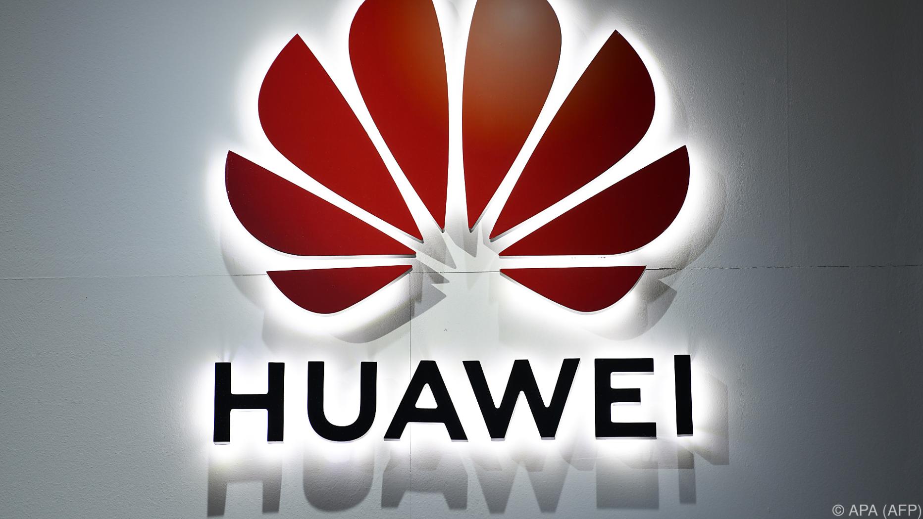 Huawei technologies. Слоган Huawei. Huawei товарный знак. Логотипа Хуавей белый. Логотип Huawei services.