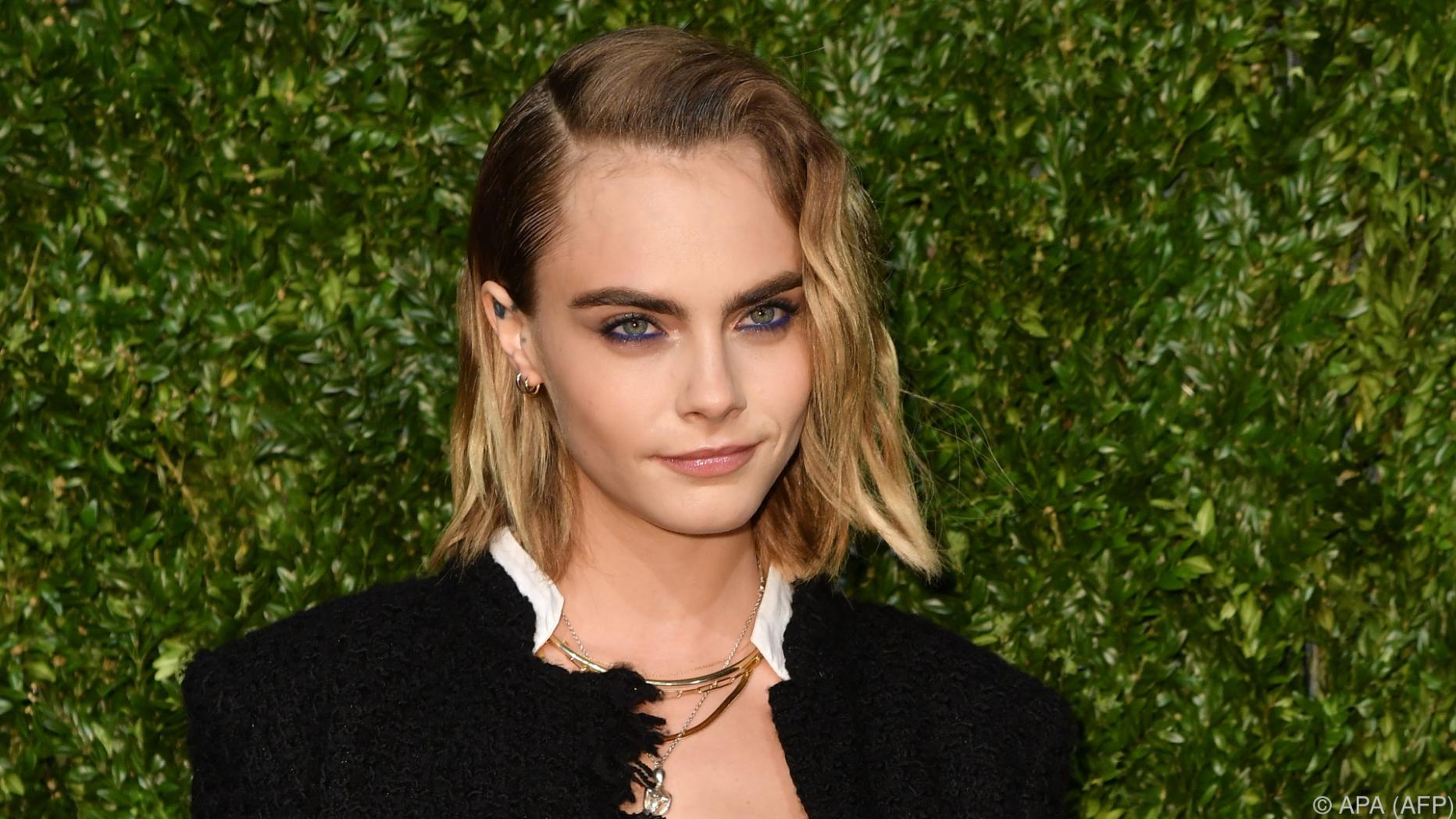 Cara Delevingne Hat Einen Vagina Tunnel In Ihrem Haus