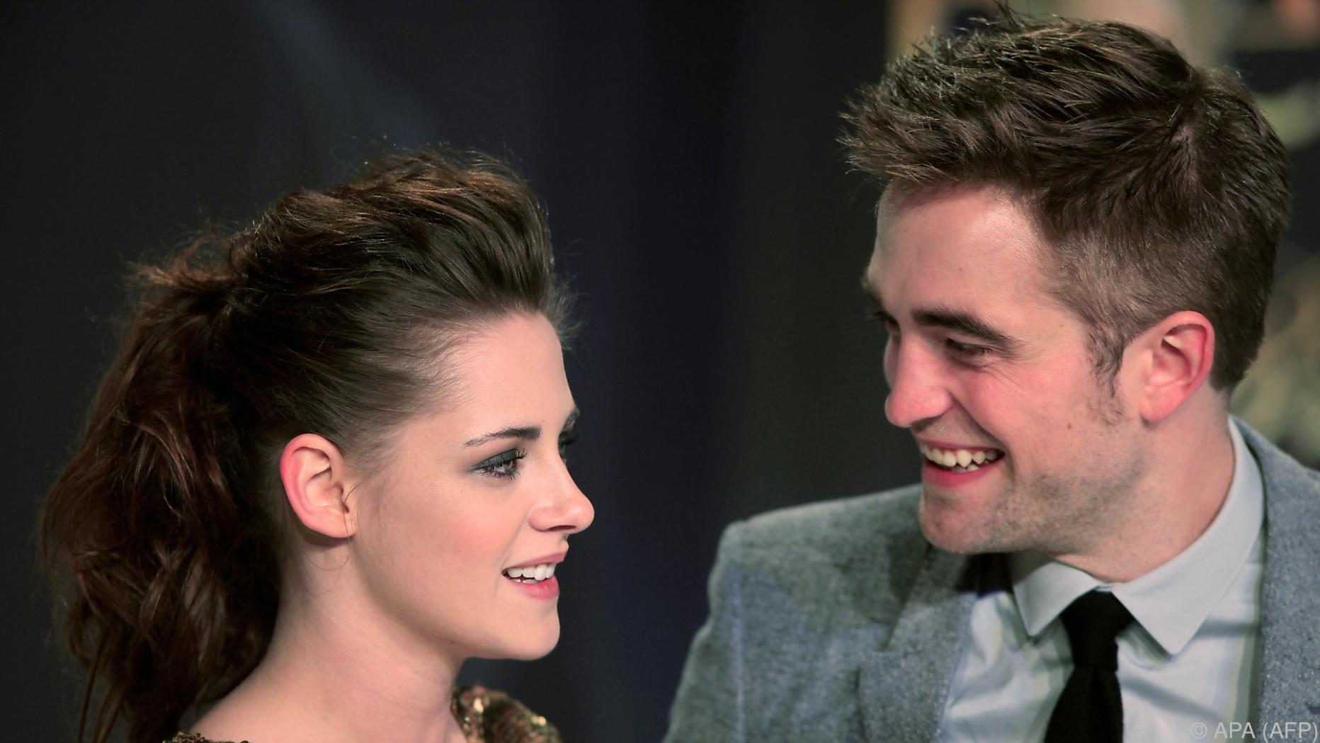 Mädchen, das aus robert pattinson ist