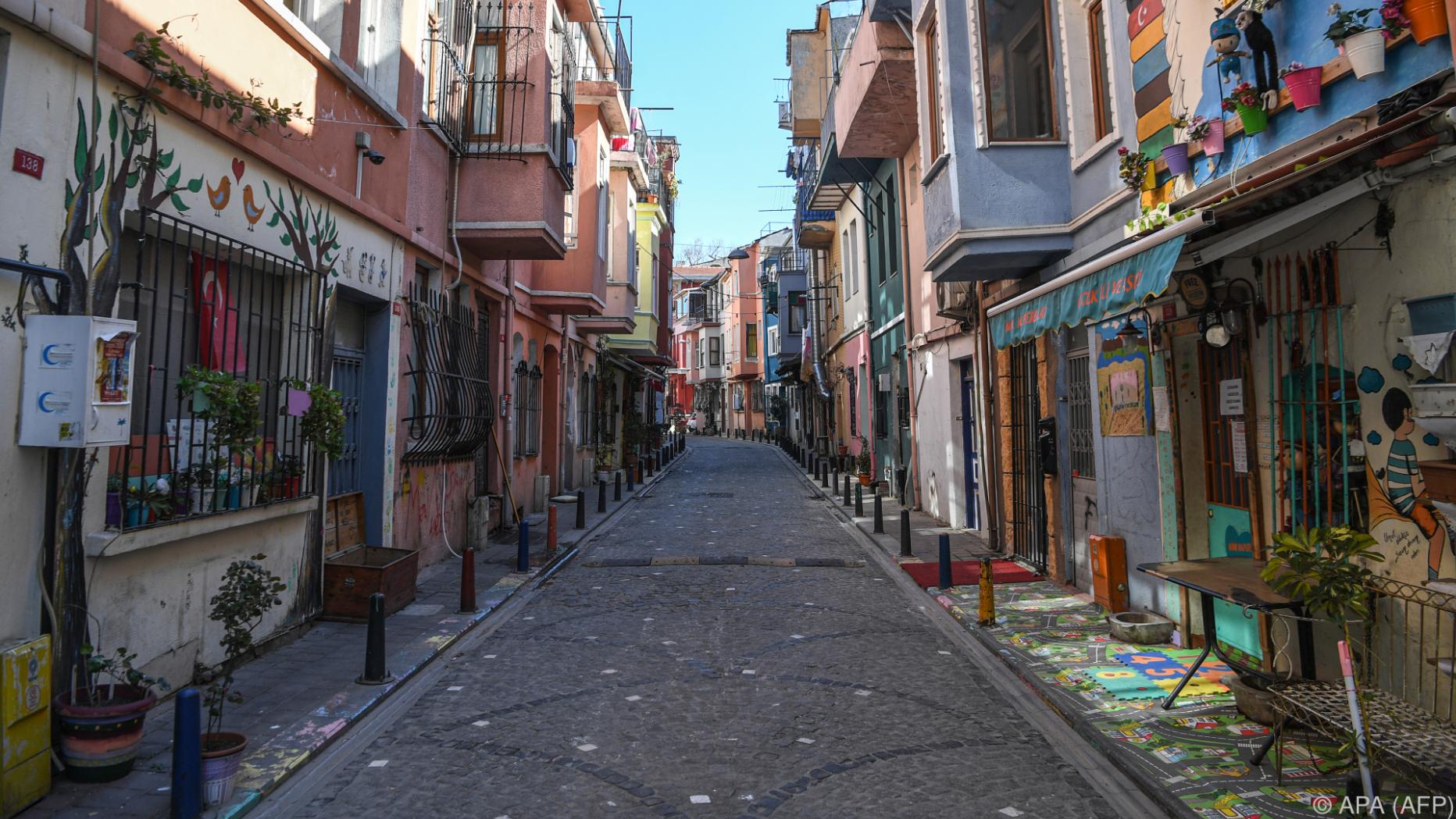 Улицы обезлюдели. Пустые улицы Стамбула. Turkish Street Desert.