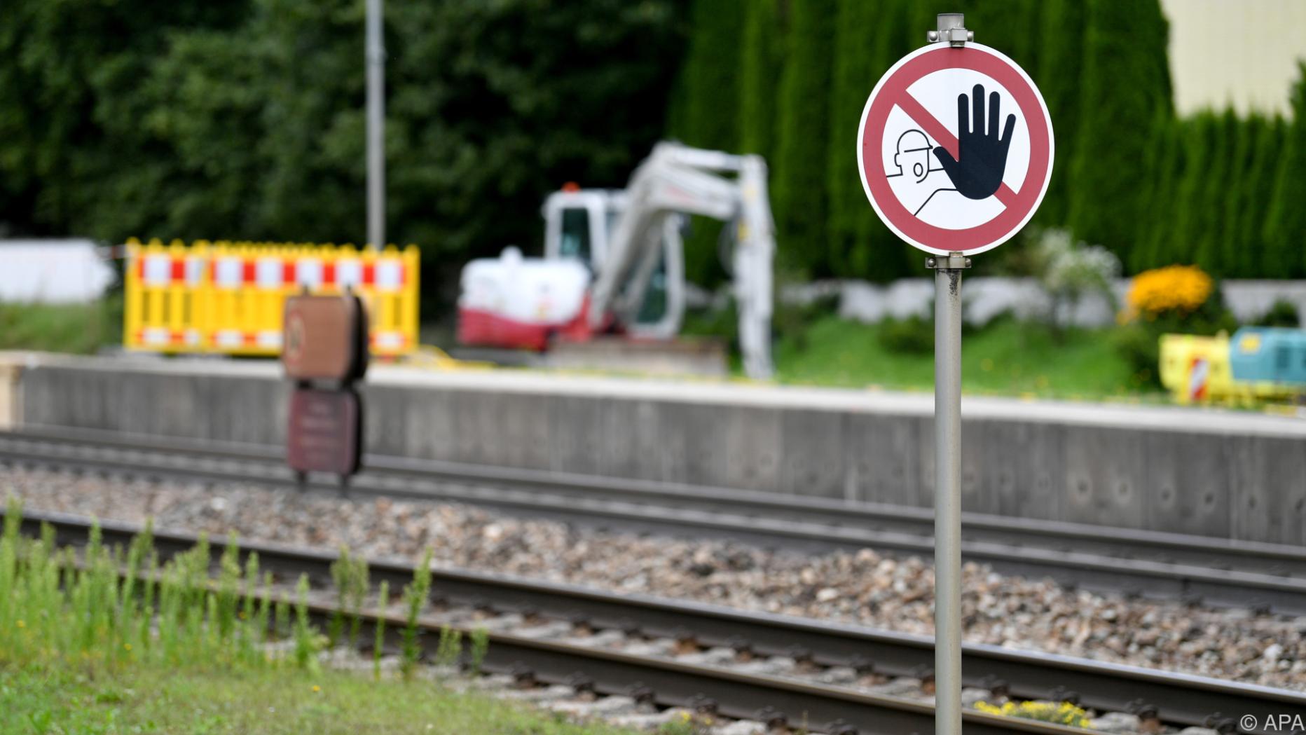 Gewessler drängt Blümel: Brauchen Notvergabe für Weststrecke