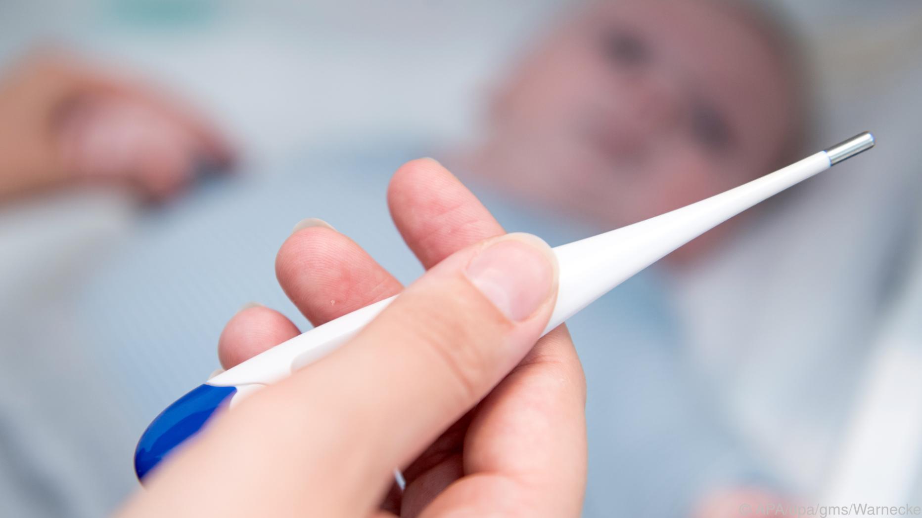Auch Ohne Andere Symptome Babys Mit 38 Grad Fieber Zum Arzt auch-ohne-andere-symptome-babys-mit-38-grad-fieber-zum-arzt