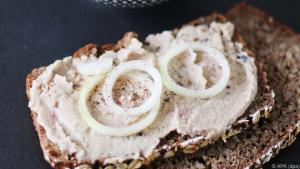 Ein Aufstrich aus Äpfeln, Zwiebeln und weißen Bohnen