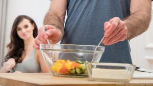 Kochen, Essen und Trinken sollte man bewusst als etwas Schönes wahrnehmen