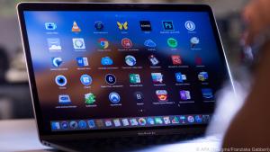Das Display ist nicht so hell wie beim MacBook Pro, aber trotzdem super