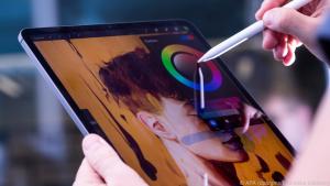 Das Display deckt den Bereich der natürlichen Farben zu über 85 Prozent ab