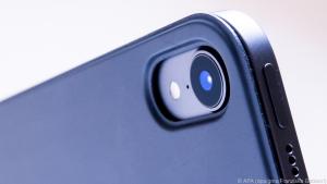 Nach wie vor ohne Bildstabilisator muss die Zwölf-Megapixel-Kamera auskommen