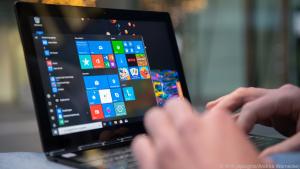 Das Farb-Display ist scharf an und stellt Farben nicht übertrieben dar