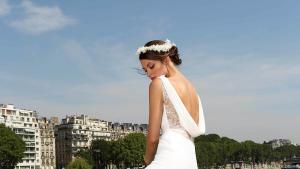 Dieses Brautkleid von Cymbeline hat einen aufregenden Rückenausschnitt