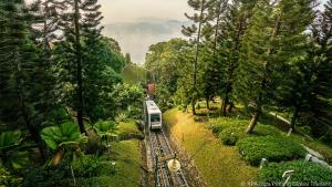 Mit der Standseilbahn geht es rasant nach oben auf den Penang Hill