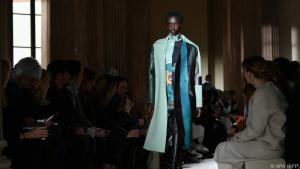 Highlight bei Salvatore Ferragamo waren Mäntel im Leder-Patchwork