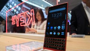 Das Blackberry Key2 Red Edition steckt in einer roten Aluminium-Hülle