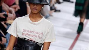 Feministische Botschaften zierten manche Entwürfe