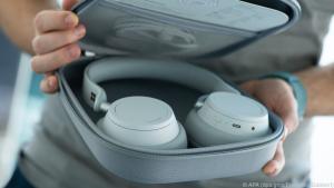 Die Surface Headphones lassen sich nicht sonderlich klein zusammenlegen