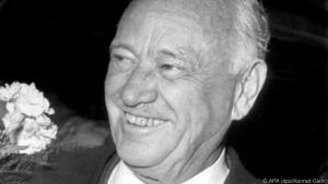 Der US-amerikanische Hotelier Conrad N. Hilton im Jahr 1958 in Berlin