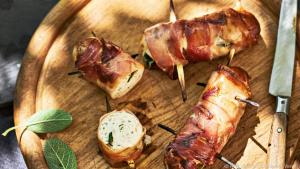 Die Weißwurst-Saltimbocca vereint bayerische und italienische Kochkunst