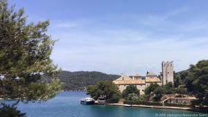 Blick auf das Kloster im Nationalpark Mljet