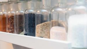 Gefäße aus durchsichtigem Glas bieten keinen ausreichenden UV-Schutz