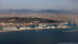 Kreuzfahrtschiffe spülen in Barcelona zusätzliche Touristen an Land