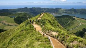 Auf dem Rücken des Riesenvulkans Sete Cidades