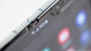 Das Scharnier des Galaxy Fold ist jetzt besser vor Dreck geschützt