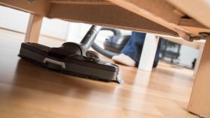 Im Schlafzimmer sollte idealerweise ein glatter Bodenbelag liegen
