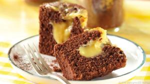 Köstlichkeit aus dem Glas: Schokokuchen mit Karamellkern