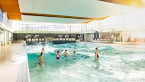Auf der Höhe der Zeit: Wellenbad in der Dünen-Therme