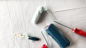 Pinsel die am nächsten Tag benutzt werden, muss man nicht reinigen