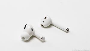 Zum Vergleich: Airpods Pro (links) und Original-Airpods