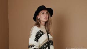 Die weite Strickmode wird gerne im Lagenlook getragen