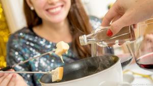 Alkohol im Essen ist bei vielen Gerichten fast Standard - auch beim Käsefondue
