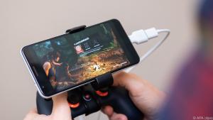 Am Smartphone herrscht bei Stadia noch Kabelsalat
