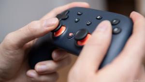 Der Stadia-Controller in Nachtblau