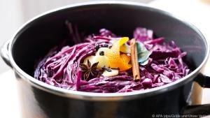Rotkraut ist eine klassische Beilage zum Sonntagsbraten