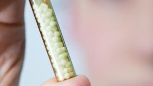 Leeres Heilsversprechen: Globuli wirken nicht über den Placebo-Effekt hinaus