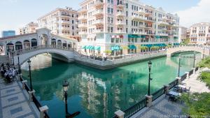 Dieses Areal auf der künstlichen Insel The Pearl in Doha erinnert an Venedig