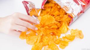 Ungesunde Snacks sollte man bewusst und mit Genuss essen